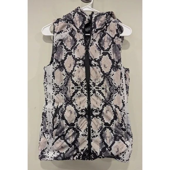 Lululemon The Fluffiest Vest Reversible Black Ziggy Snake Butter Pink Size 6